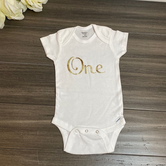 ✨ Baby Girl First Birthday Onesie Bodysuit “One” - Size 12 M - Gold Foil ✨ - Picture 3 of 5